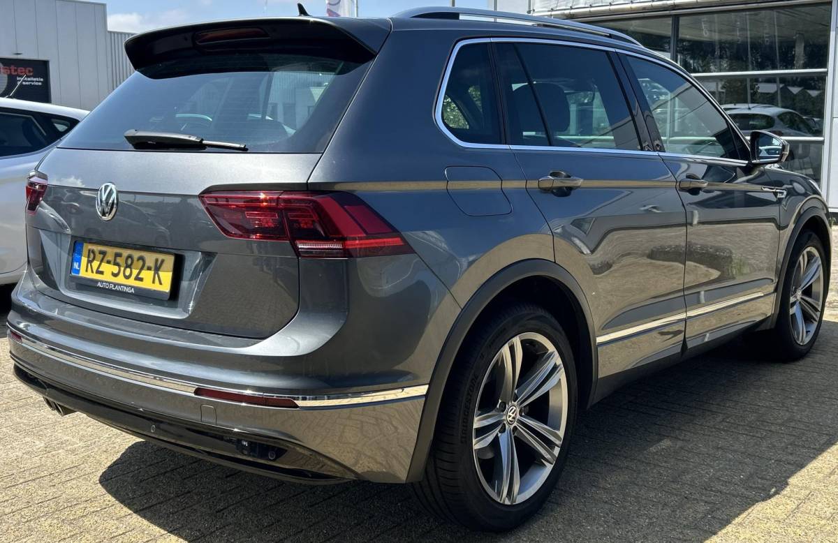 Volkswagen Tiguan Volkswagen Tiguan 1.4 TSI ACT R-Line Business R 150PK | 2e Eigenaar | DEALERONDERHOUDEN | NL AUTO | PANO | Virtual | Ergo Stoelen | Stoelverwarming | DAB+ | Adaptive Cruise Control | Parkeersensoren Voor en Achter | Navigatie | Climate Control | NAP | 2 Sleutels | APK tot 23-03-2027 |