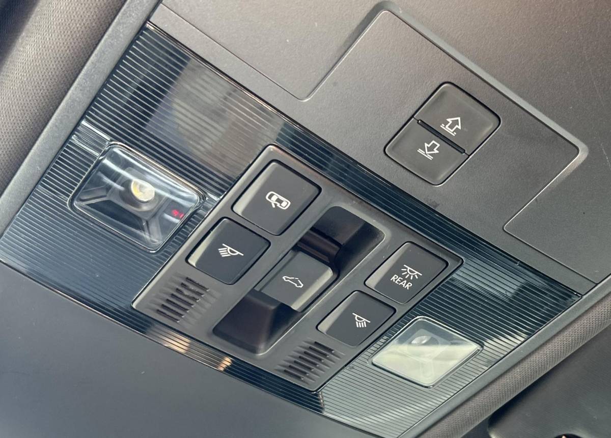 Volkswagen Tiguan Volkswagen Tiguan 1.4 TSI ACT R-Line Business R 150PK | 2e Eigenaar | DEALERONDERHOUDEN | NL AUTO | PANO | Virtual | Ergo Stoelen | Stoelverwarming | DAB+ | Adaptive Cruise Control | Parkeersensoren Voor en Achter | Navigatie | Climate Control | NAP | 2 Sleutels | APK tot 23-03-2027 |