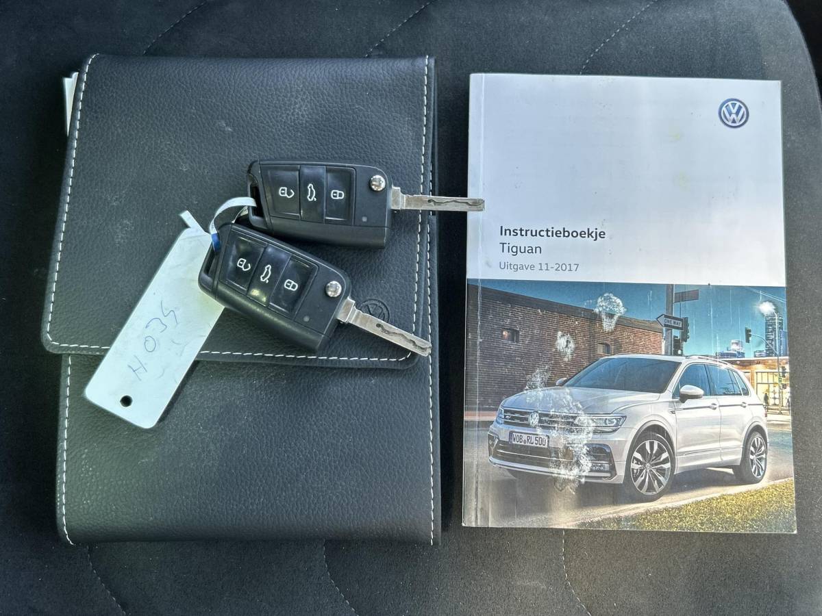 Volkswagen Tiguan Volkswagen Tiguan 1.4 TSI ACT R-Line Business R 150PK | 2e Eigenaar | DEALERONDERHOUDEN | NL AUTO | PANO | Virtual | Ergo Stoelen | Stoelverwarming | DAB+ | Adaptive Cruise Control | Parkeersensoren Voor en Achter | Navigatie | Climate Control | NAP | 2 Sleutels | APK tot 23-03-2027 |