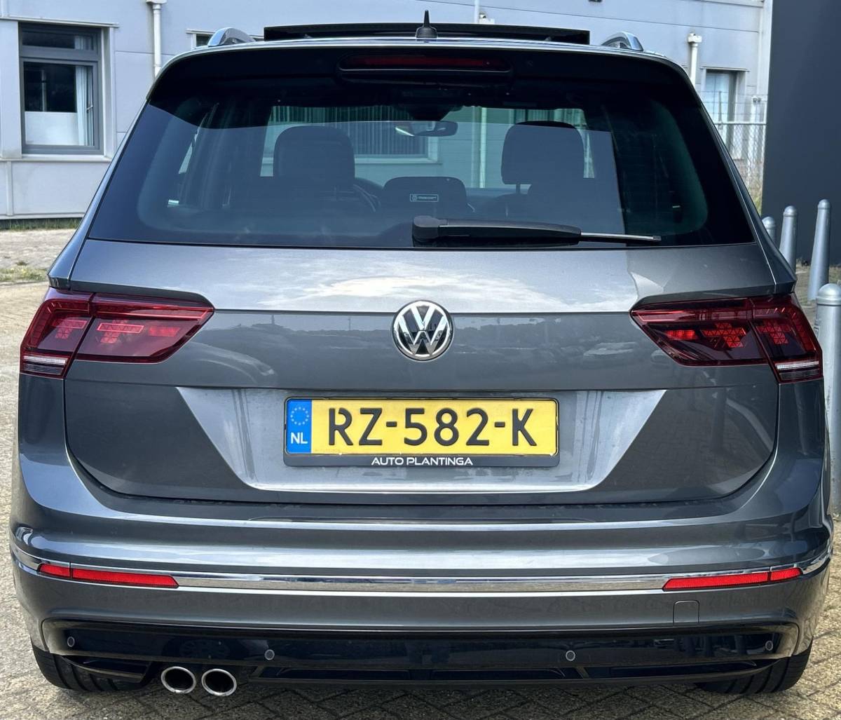 Volkswagen Tiguan Volkswagen Tiguan 1.4 TSI ACT R-Line Business R 150PK | 2e Eigenaar | DEALERONDERHOUDEN | NL AUTO | PANO | Virtual | Ergo Stoelen | Stoelverwarming | DAB+ | Adaptive Cruise Control | Parkeersensoren Voor en Achter | Navigatie | Climate Control | NAP | 2 Sleutels | APK tot 23-03-2027 |
