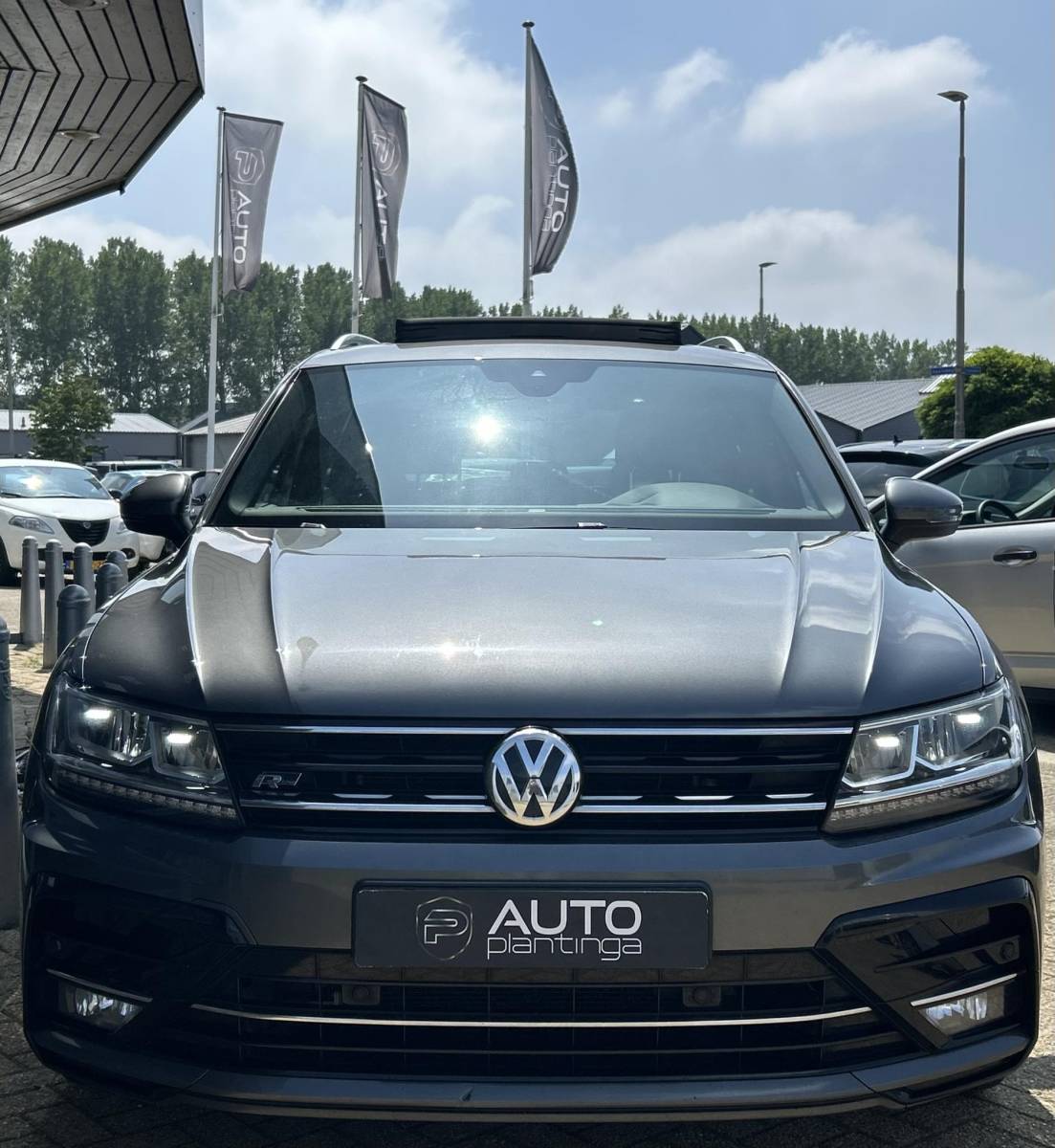 Volkswagen Tiguan Volkswagen Tiguan 1.4 TSI ACT R-Line Business R 150PK | 2e Eigenaar | DEALERONDERHOUDEN | NL AUTO | PANO | Virtual | Ergo Stoelen | Stoelverwarming | DAB+ | Adaptive Cruise Control | Parkeersensoren Voor en Achter | Navigatie | Climate Control | NAP | 2 Sleutels | APK tot 23-03-2027 |