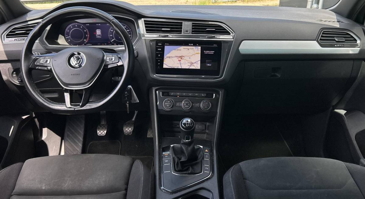 Volkswagen Tiguan Volkswagen Tiguan 1.4 TSI ACT R-Line Business R 150PK | 2e Eigenaar | DEALERONDERHOUDEN | NL AUTO | PANO | Virtual | Ergo Stoelen | Stoelverwarming | DAB+ | Adaptive Cruise Control | Parkeersensoren Voor en Achter | Navigatie | Climate Control | NAP | 2 Sleutels | APK tot 23-03-2027 |