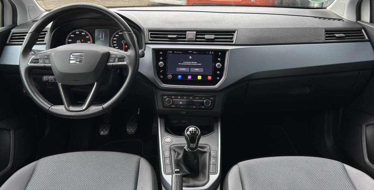 SEAT Arona SEAT Arona 1.0 TSI Style Business Intense | LUXE | 1e Eigenaar | NL AUTO | NAP | Achteruitrijcamera | Dodehoekdetectie | Adaptive Cruise Control | Carplay | Navigatie | Climate Control | Parkeersensoren Voor en Achter | Keyless Entry en Start | 2 Sleutels |