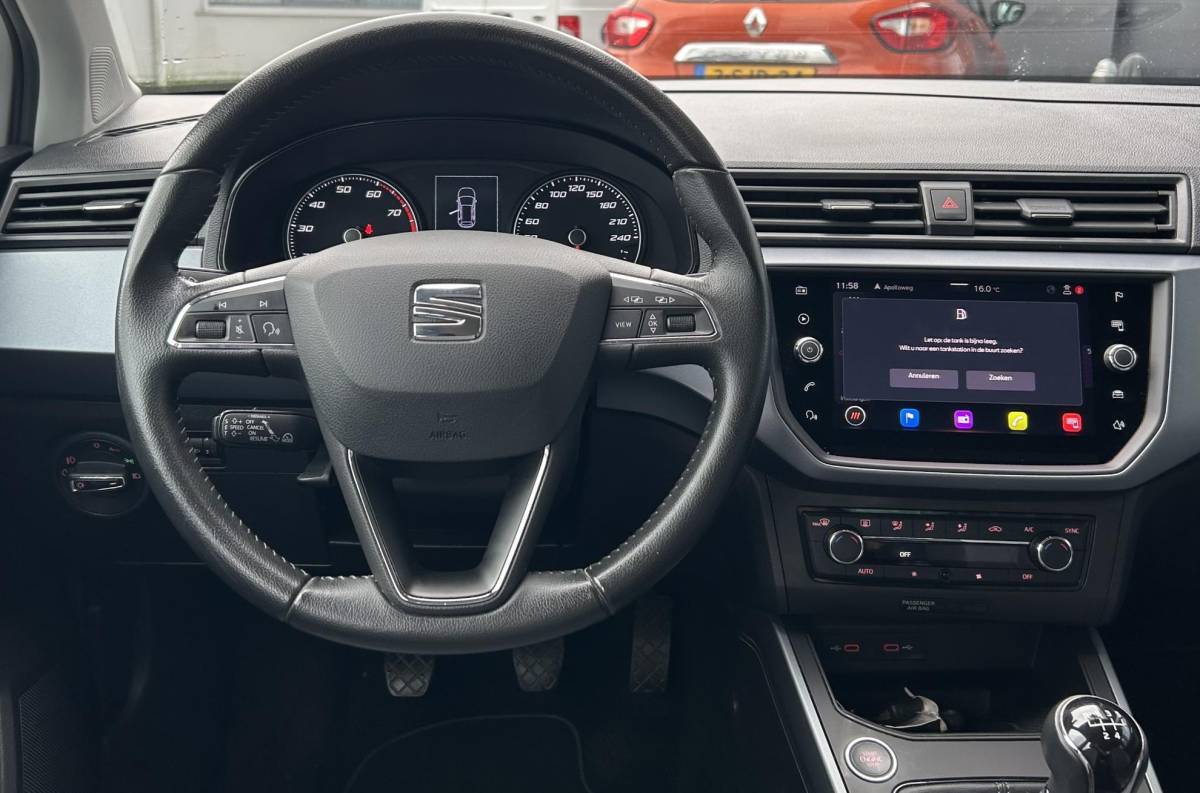 SEAT Arona SEAT Arona 1.0 TSI Style Business Intense | LUXE | 1e Eigenaar | NL AUTO | NAP | Achteruitrijcamera | Dodehoekdetectie | Adaptive Cruise Control | Carplay | Navigatie | Climate Control | Parkeersensoren Voor en Achter | Keyless Entry en Start | 2 Sleutels |