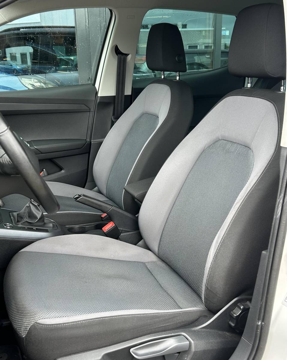 SEAT Arona SEAT Arona 1.0 TSI Style Business Intense | LUXE | 1e Eigenaar | NL AUTO | NAP | Achteruitrijcamera | Dodehoekdetectie | Adaptive Cruise Control | Carplay | Navigatie | Climate Control | Parkeersensoren Voor en Achter | Keyless Entry en Start | 2 Sleutels |