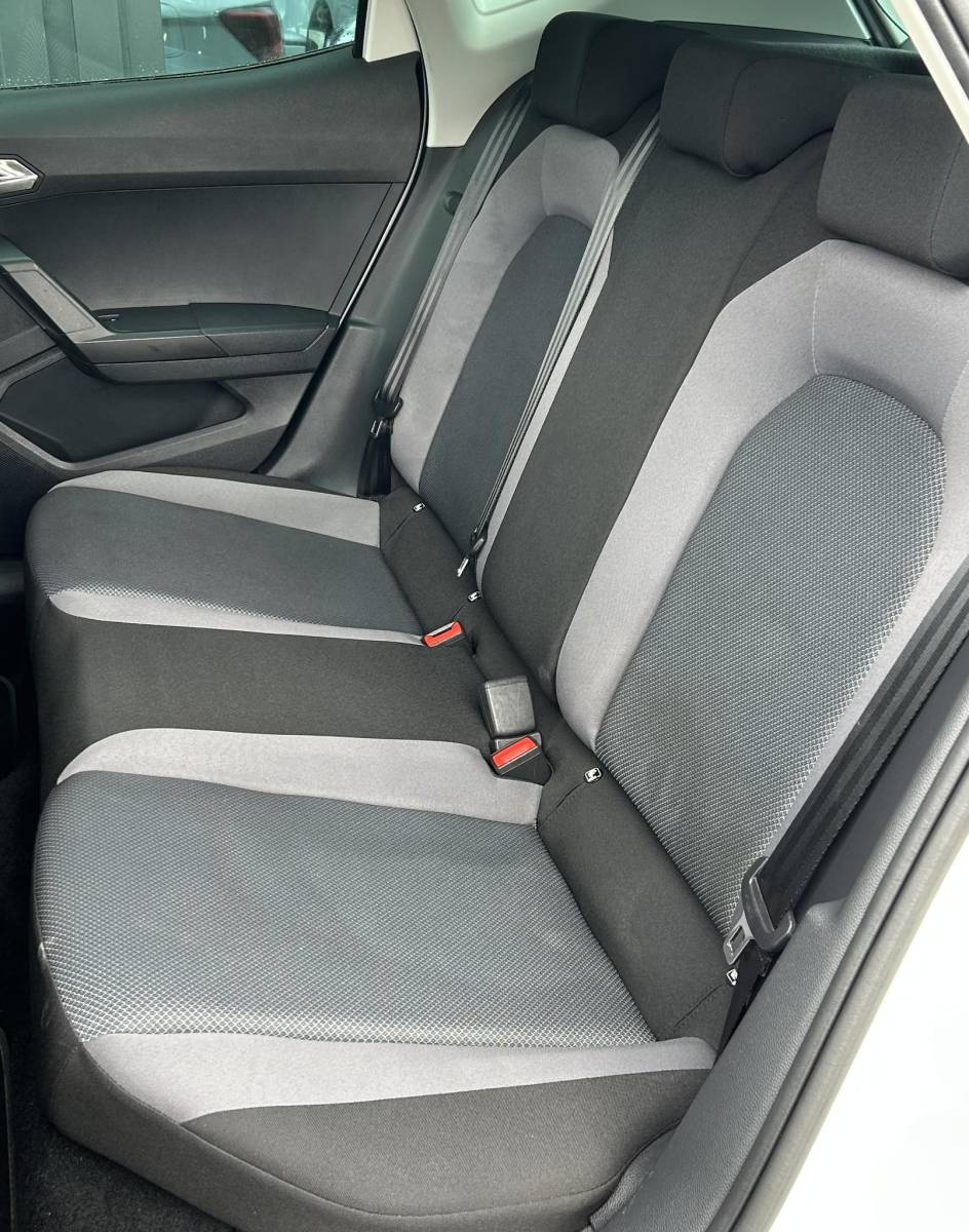 SEAT Arona SEAT Arona 1.0 TSI Style Business Intense | LUXE | 1e Eigenaar | NL AUTO | NAP | Achteruitrijcamera | Dodehoekdetectie | Adaptive Cruise Control | Carplay | Navigatie | Climate Control | Parkeersensoren Voor en Achter | Keyless Entry en Start | 2 Sleutels |