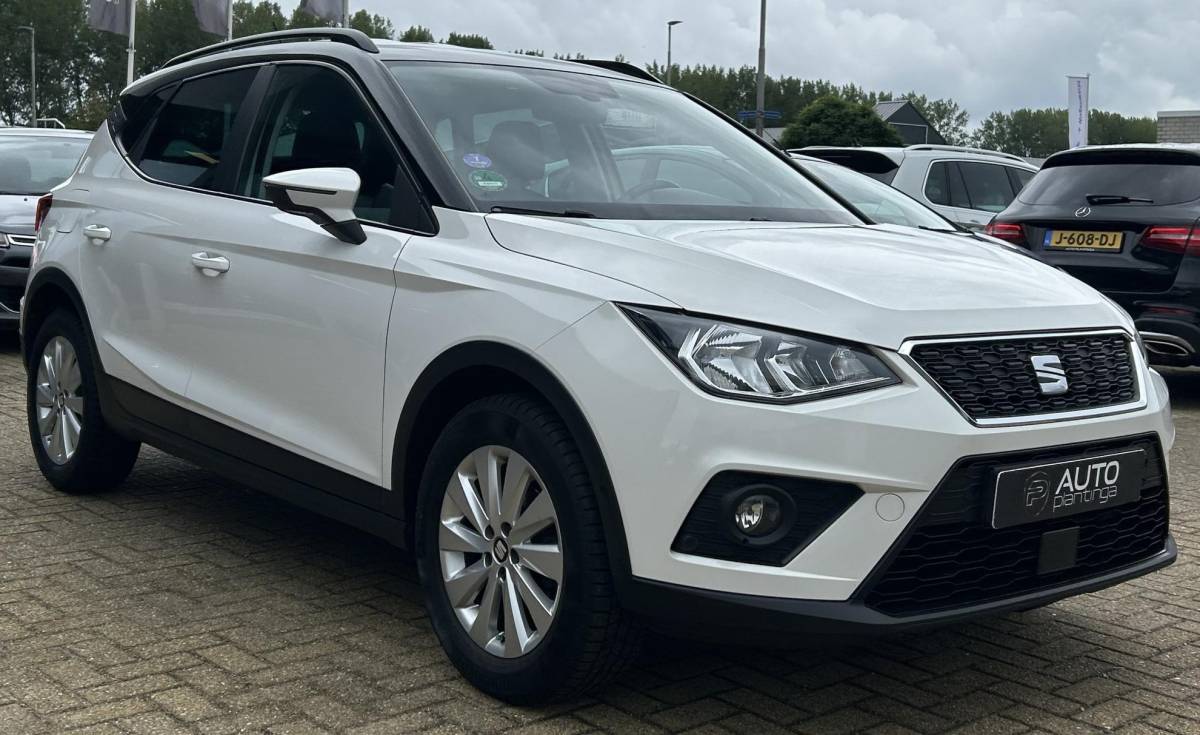 SEAT Arona SEAT Arona 1.0 TSI Style Business Intense | LUXE | 1e Eigenaar | NL AUTO | NAP | Achteruitrijcamera | Dodehoekdetectie | Adaptive Cruise Control | Carplay | Navigatie | Climate Control | Parkeersensoren Voor en Achter | Keyless Entry en Start | 2 Sleutels |