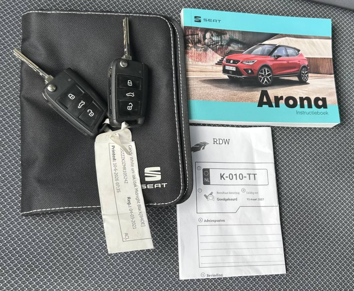 SEAT Arona SEAT Arona 1.0 TSI Style Business Intense | LUXE | 1e Eigenaar | NL AUTO | NAP | Achteruitrijcamera | Dodehoekdetectie | Adaptive Cruise Control | Carplay | Navigatie | Climate Control | Parkeersensoren Voor en Achter | Keyless Entry en Start | 2 Sleutels |