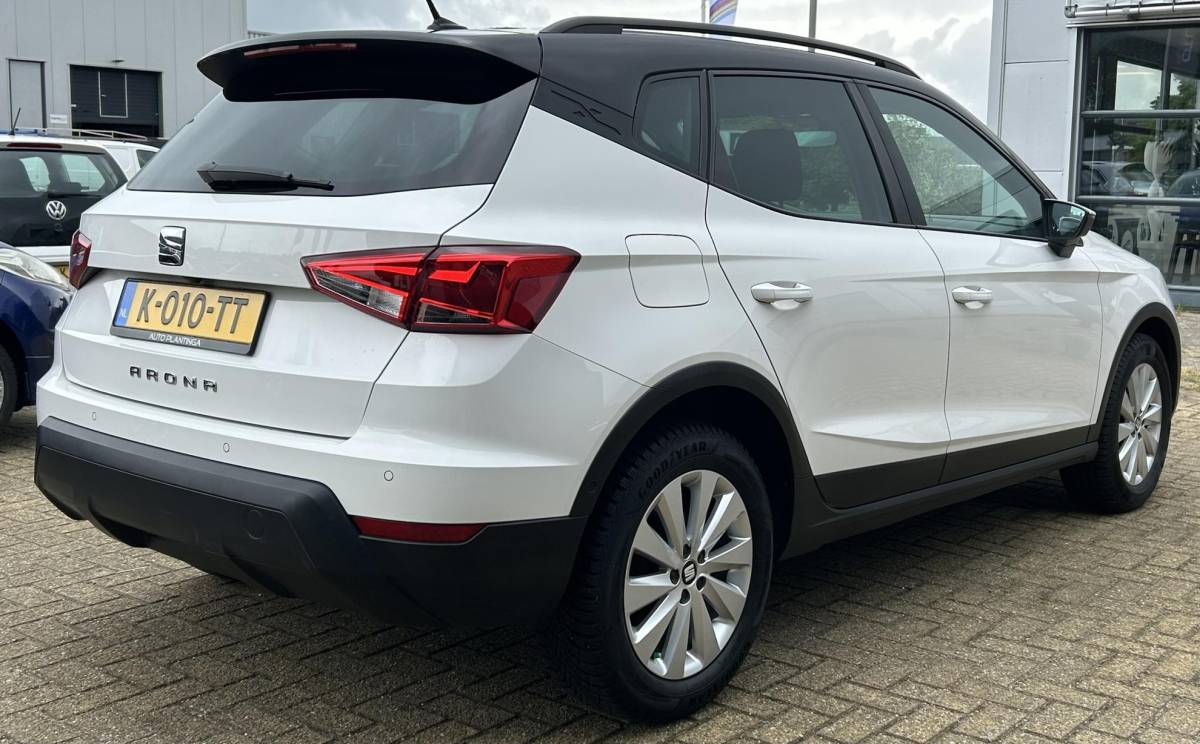 SEAT Arona SEAT Arona 1.0 TSI Style Business Intense | LUXE | 1e Eigenaar | NL AUTO | NAP | Achteruitrijcamera | Dodehoekdetectie | Adaptive Cruise Control | Carplay | Navigatie | Climate Control | Parkeersensoren Voor en Achter | Keyless Entry en Start | 2 Sleutels |