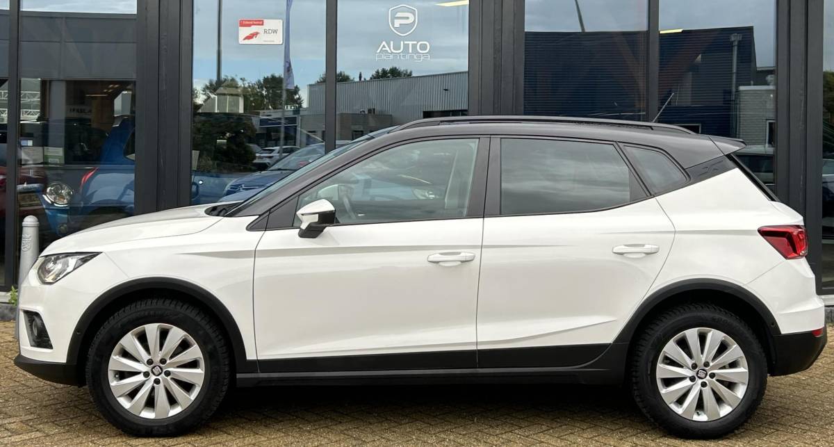 SEAT Arona SEAT Arona 1.0 TSI Style Business Intense | LUXE | 1e Eigenaar | NL AUTO | NAP | Achteruitrijcamera | Dodehoekdetectie | Adaptive Cruise Control | Carplay | Navigatie | Climate Control | Parkeersensoren Voor en Achter | Keyless Entry en Start | 2 Sleutels |