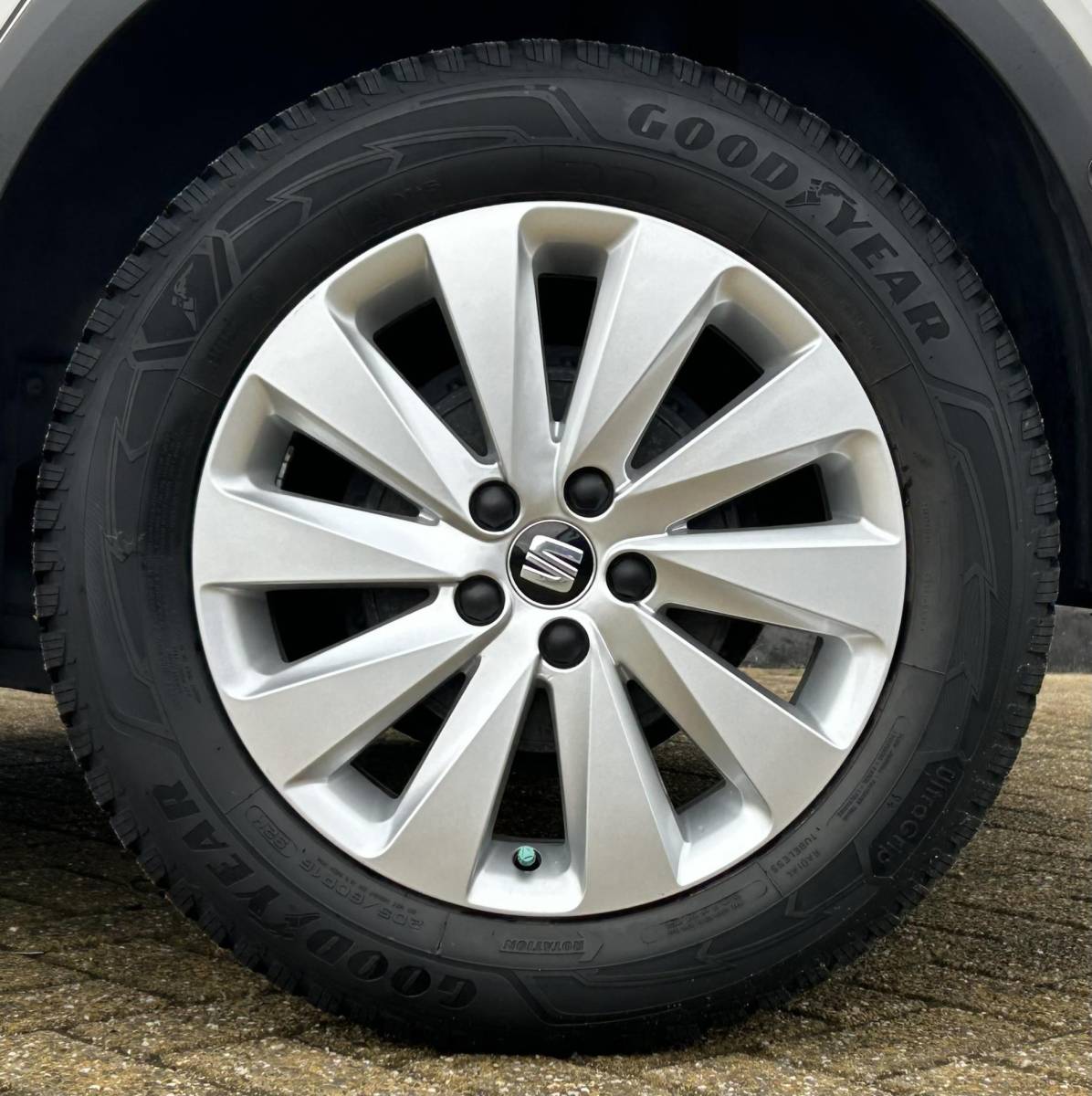 SEAT Arona SEAT Arona 1.0 TSI Style Business Intense | LUXE | 1e Eigenaar | NL AUTO | NAP | Achteruitrijcamera | Dodehoekdetectie | Adaptive Cruise Control | Carplay | Navigatie | Climate Control | Parkeersensoren Voor en Achter | Keyless Entry en Start | 2 Sleutels |