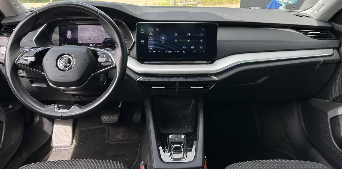 Škoda Octavia Skoda Octavia Combi 1.5 e-TSI Business Edition 150PK | NIEUW MODEL | NL AUTO | AUTOMAAT | Digital Cockpit | Trekhaak | Elektrische Achterklep | Dodehoek Detectie | Parkeersensoren Voor en Achter | Sfeer Verlichting | LED | Carplay | 2 Sleutels | NAP | Climate control |