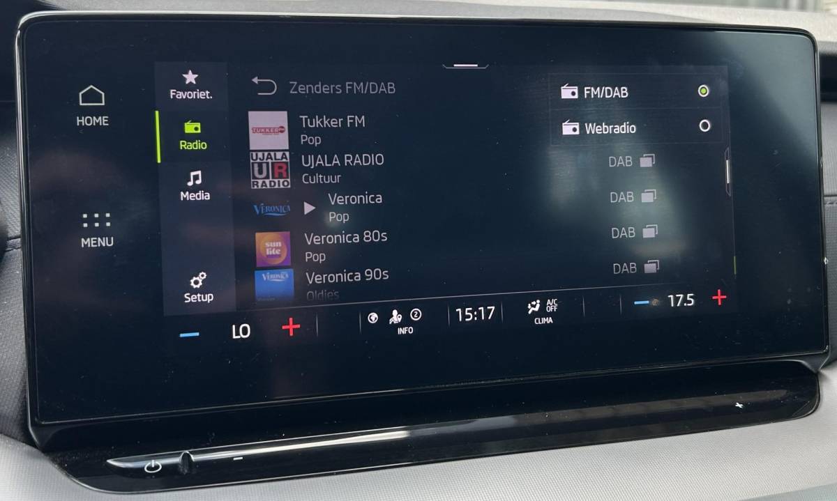Škoda Octavia Skoda Octavia Combi 1.5 e-TSI Business Edition 150PK | NIEUW MODEL | NL AUTO | AUTOMAAT | Digital Cockpit | Trekhaak | Elektrische Achterklep | Dodehoek Detectie | Parkeersensoren Voor en Achter | Sfeer Verlichting | LED | Carplay | 2 Sleutels | NAP | Climate control |