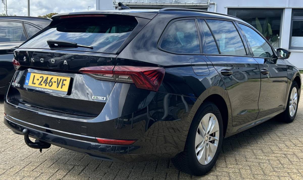 Škoda Octavia Skoda Octavia Combi 1.5 e-TSI Business Edition 150PK | NIEUW MODEL | NL AUTO | AUTOMAAT | Digital Cockpit | Trekhaak | Elektrische Achterklep | Dodehoek Detectie | Parkeersensoren Voor en Achter | Sfeer Verlichting | LED | Carplay | 2 Sleutels | NAP | Climate control |