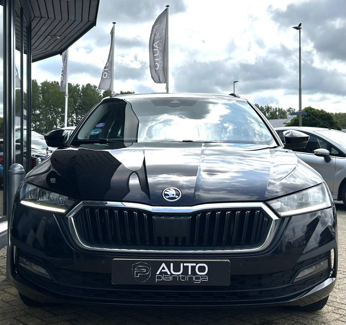 Škoda Octavia Skoda Octavia Combi 1.5 e-TSI Business Edition 150PK | NIEUW MODEL | NL AUTO | AUTOMAAT | Digital Cockpit | Trekhaak | Elektrische Achterklep | Dodehoek Detectie | Parkeersensoren Voor en Achter | Sfeer Verlichting | LED | Carplay | 2 Sleutels | NAP | Climate control |