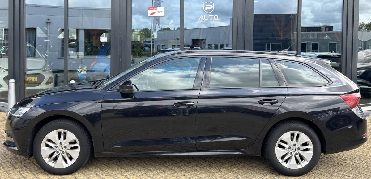Škoda Octavia Skoda Octavia Combi 1.5 e-TSI Business Edition 150PK | NIEUW MODEL | NL AUTO | AUTOMAAT | Digital Cockpit | Trekhaak | Elektrische Achterklep | Dodehoek Detectie | Parkeersensoren Voor en Achter | Sfeer Verlichting | LED | Carplay | 2 Sleutels | NAP | Climate control |