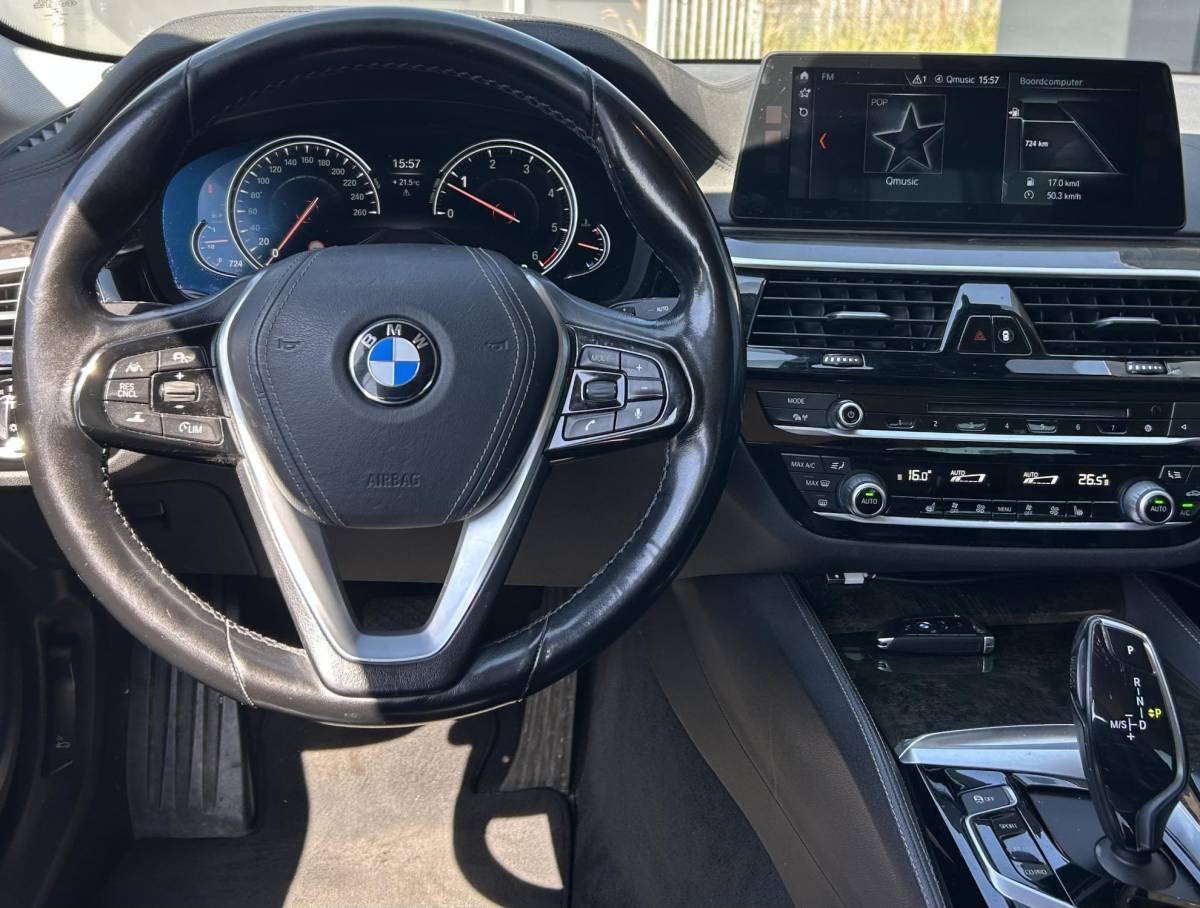 BMW 5 Serie BMW 5-serie 530d High Executive 265PK | AUTOMAAT | PANO | Achteruitrijcamera | Leder | Memory | Head Up Display | Virtual | 19 Inch | 2 Sleutels | APK tot 31-05-2027 |
