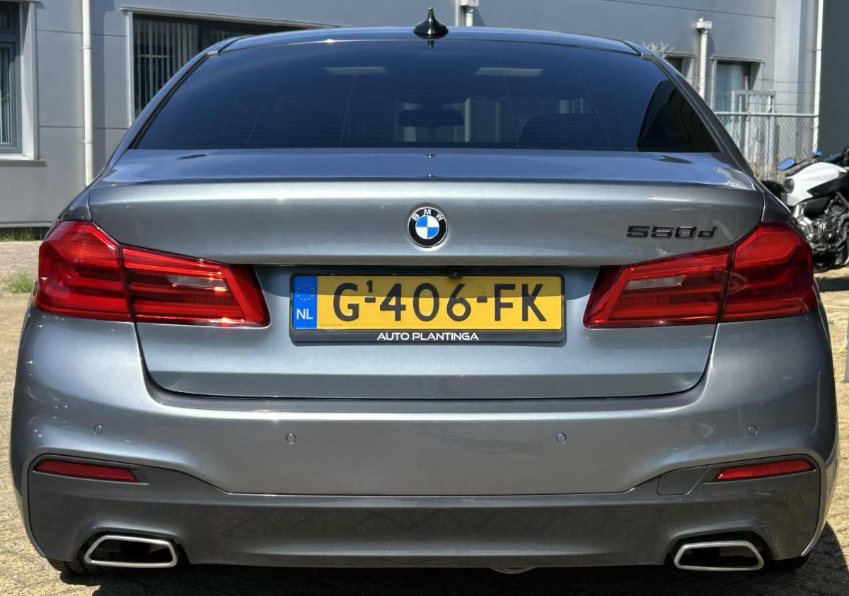 BMW 5 Serie BMW 5-serie 530d High Executive 265PK | AUTOMAAT | PANO | Achteruitrijcamera | Leder | Memory | Head Up Display | Virtual | 19 Inch | 2 Sleutels | APK tot 31-05-2027 |
