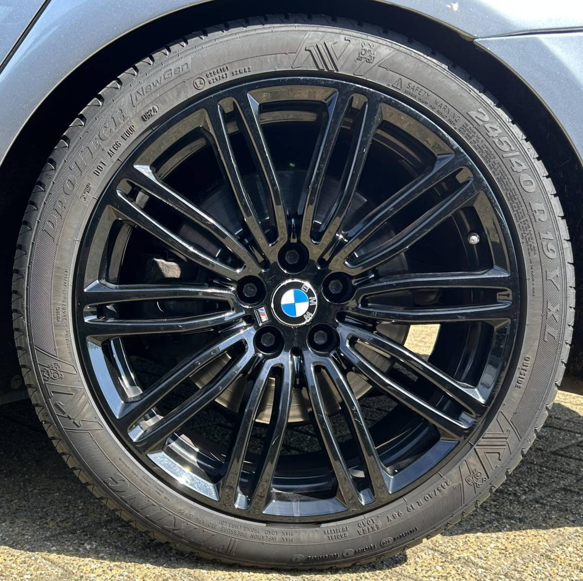 BMW 5 Serie BMW 5-serie 530d High Executive 265PK | AUTOMAAT | PANO | Achteruitrijcamera | Leder | Memory | Head Up Display | Virtual | 19 Inch | 2 Sleutels | APK tot 31-05-2027 |