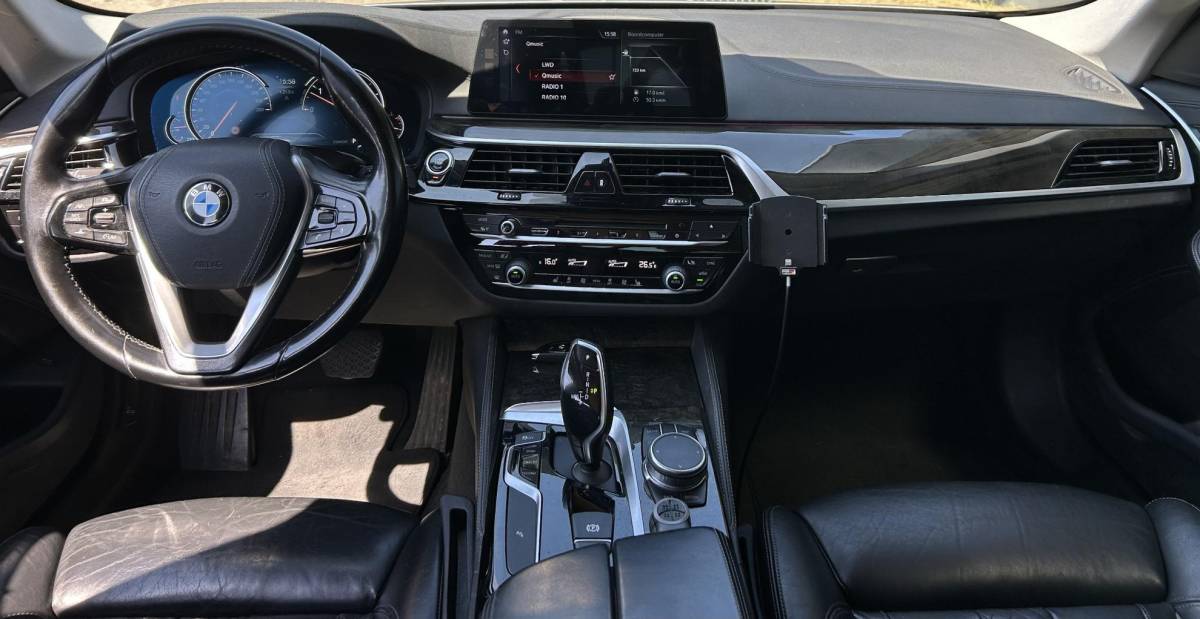 BMW 5 Serie BMW 5-serie 530d High Executive 265PK | AUTOMAAT | PANO | Achteruitrijcamera | Leder | Memory | Head Up Display | Virtual | 19 Inch | 2 Sleutels | APK tot 31-05-2027 |