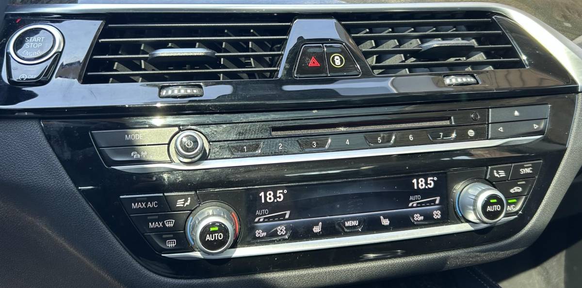 BMW 6 Serie BMW 6-serie Gran Turismo 640i High Executive 340PK | ZEER NETTE STAAT | Volledige Onderhoudshistorie | Luxury Line | 6 Cilinder | PANO | Adaptive Cruise Control | Achteruitrijcamera | Active Protection | Lederen Bekleding | 2x Memory | Elektrisch verstelbare voorstoelen | Dodehoekdetectie | Keyless Entry | Stoelverwarming | Achterbankverwarming | Navigatie | Soft Close | HIFI | Elektrisch Glazen Panorama-dak | Elektrische Achterklep |