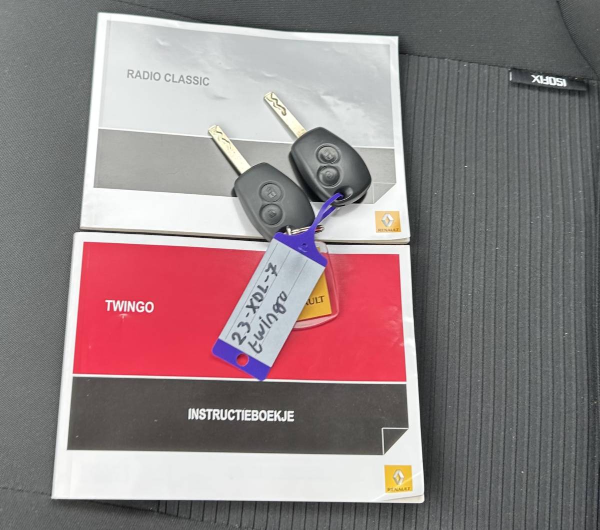 Renault Twingo Renault Twingo 1.2 16V Dynamique 75PK | AUTOMAAT | UNIEKE KM STAND 9.400 KM! | 2e Eigenaar | NL AUTO | NAP | Cruise Control | Climate Control | APK tot 26-05-2027 | 2 Sleutels |