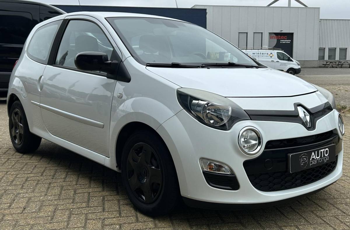 Renault Twingo Renault Twingo 1.2 16V Dynamique 75PK | AUTOMAAT | UNIEKE KM STAND 9.400 KM! | 2e Eigenaar | NL AUTO | NAP | Cruise Control | Climate Control | APK tot 26-05-2027 | 2 Sleutels |