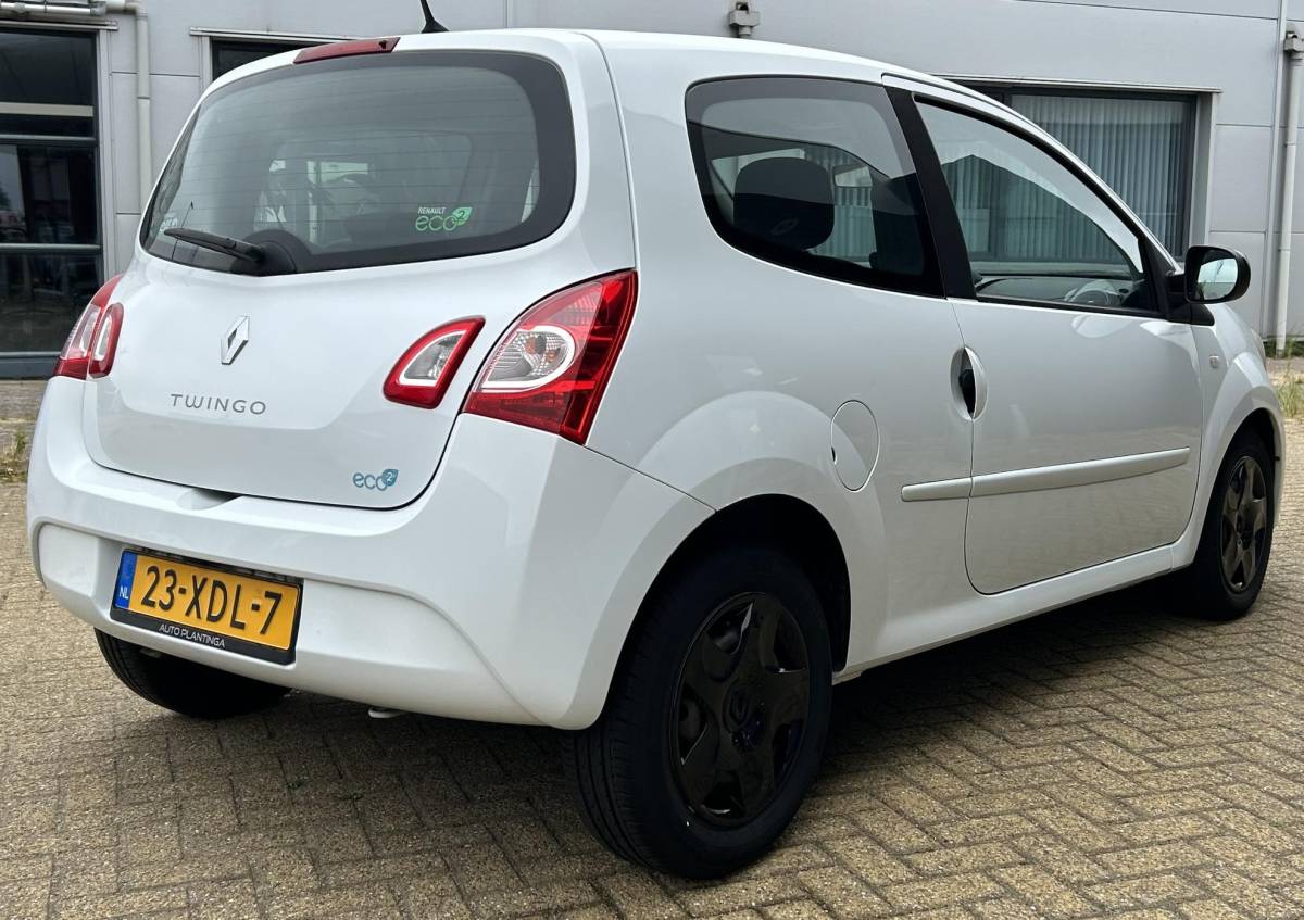 Renault Twingo Renault Twingo 1.2 16V Dynamique 75PK | AUTOMAAT | UNIEKE KM STAND 9.400 KM! | 2e Eigenaar | NL AUTO | NAP | Cruise Control | Climate Control | APK tot 26-05-2027 | 2 Sleutels |