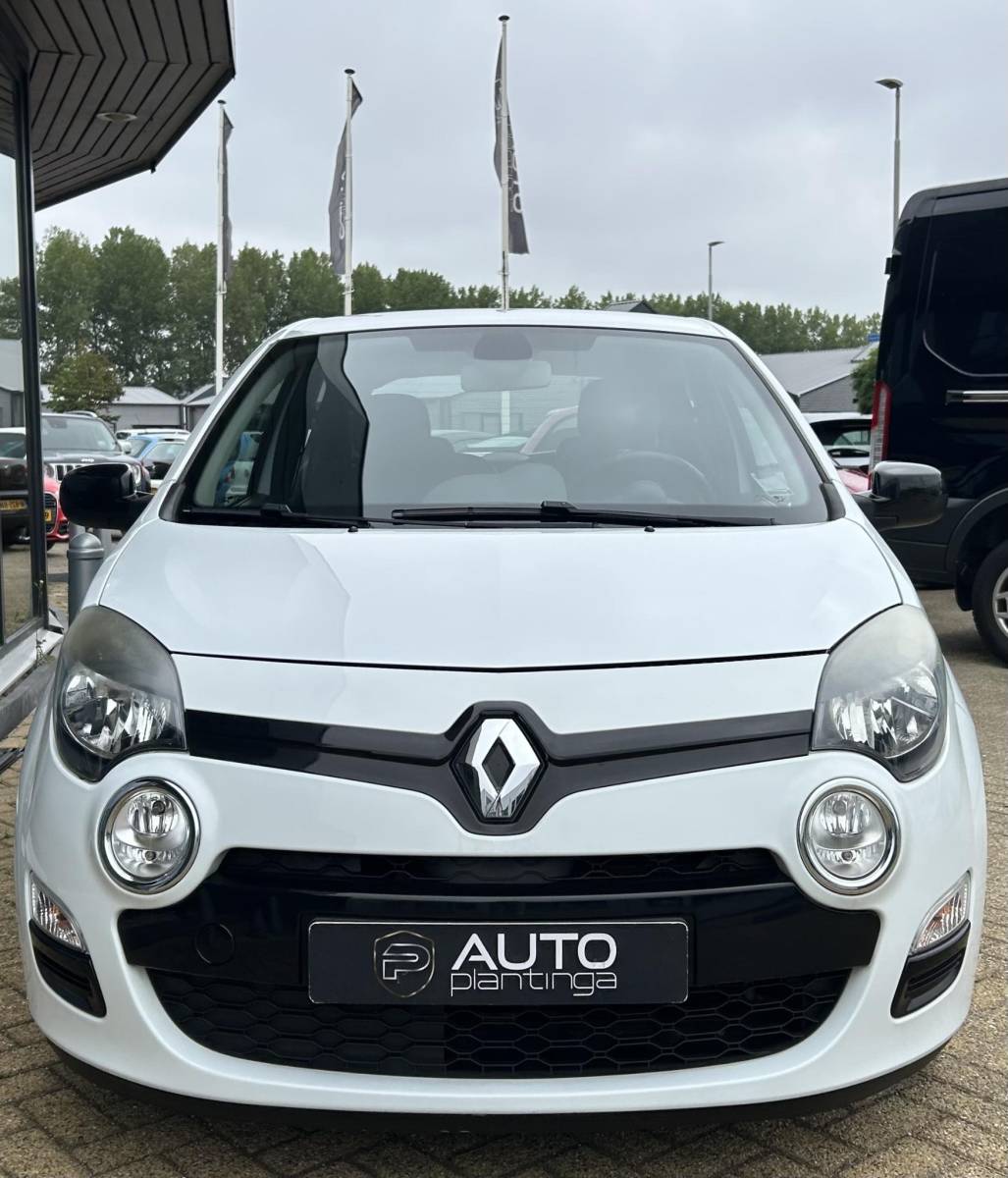 Renault Twingo Renault Twingo 1.2 16V Dynamique 75PK | AUTOMAAT | UNIEKE KM STAND 9.400 KM! | 2e Eigenaar | NL AUTO | NAP | Cruise Control | Climate Control | APK tot 26-05-2027 | 2 Sleutels |
