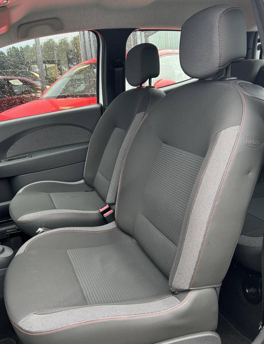 Renault Twingo Renault Twingo 1.2 16V Dynamique 75PK | AUTOMAAT | UNIEKE KM STAND 9.400 KM! | 2e Eigenaar | NL AUTO | NAP | Cruise Control | Climate Control | APK tot 26-05-2027 | 2 Sleutels |