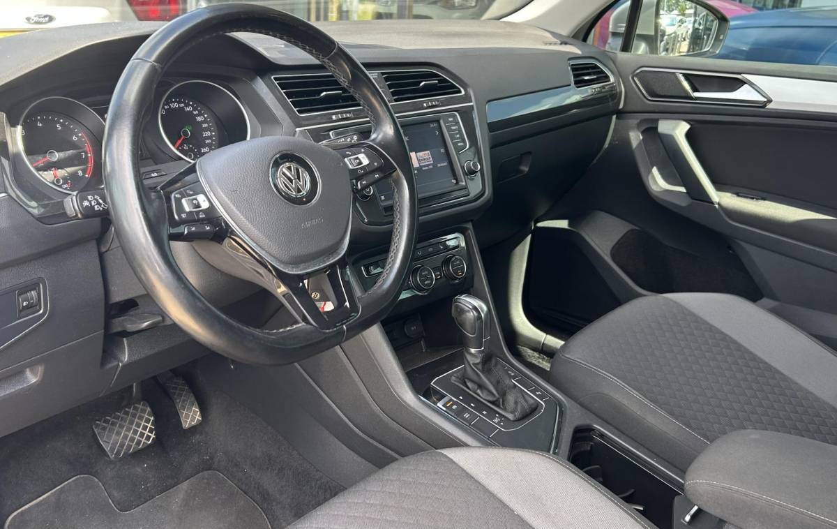 Volkswagen Tiguan Volkswagen Tiguan 1.4 TSI ACT R-Line Business R 150PK | AUTOMAAT | Elektrische Trekhaak | Adaptive Cruise Control | Navigatie | Parkeersensoren | 19 inch | Stoelverwarming | Climate Control | APK tot 14-03-2027 | 2 Sleutels |