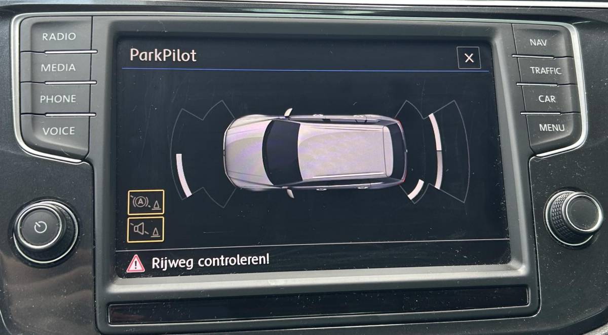 Volkswagen Tiguan Volkswagen Tiguan 1.4 TSI ACT R-Line Business R 150PK | AUTOMAAT | Elektrische Trekhaak | Adaptive Cruise Control | Navigatie | Parkeersensoren | 19 inch | Stoelverwarming | Climate Control | APK tot 14-03-2027 | 2 Sleutels |