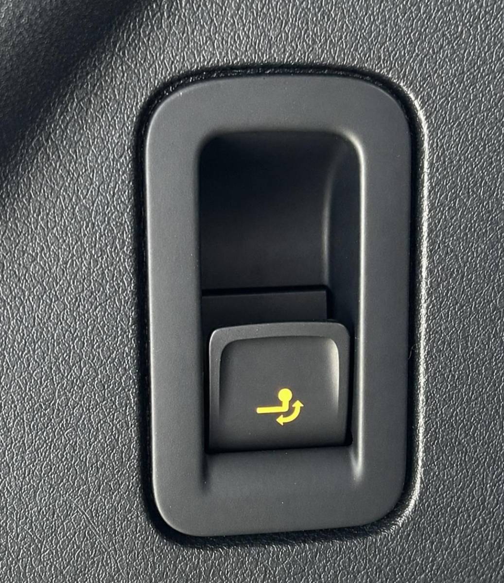 Volkswagen Tiguan Volkswagen Tiguan 1.4 TSI ACT R-Line Business R 150PK | AUTOMAAT | Elektrische Trekhaak | Adaptive Cruise Control | Navigatie | Parkeersensoren | 19 inch | Stoelverwarming | Climate Control | APK tot 14-03-2027 | 2 Sleutels |