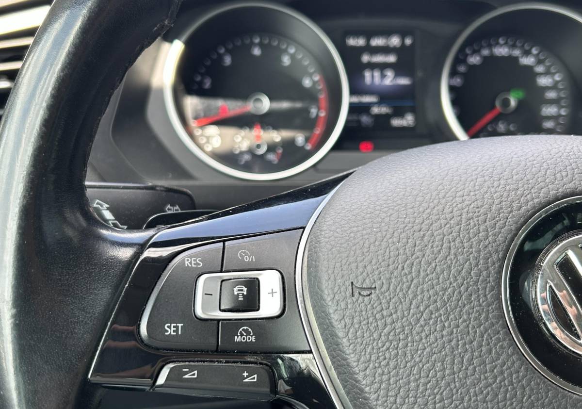 Volkswagen Tiguan Volkswagen Tiguan 1.4 TSI ACT R-Line Business R 150PK | AUTOMAAT | Elektrische Trekhaak | Adaptive Cruise Control | Navigatie | Parkeersensoren | 19 inch | Stoelverwarming | Climate Control | APK tot 14-03-2027 | 2 Sleutels |