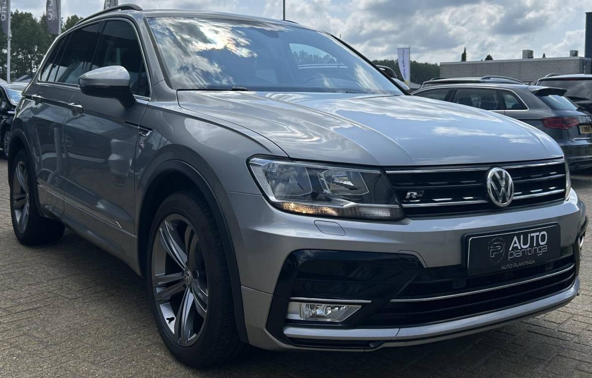 Volkswagen Tiguan Volkswagen Tiguan 1.4 TSI ACT R-Line Business R 150PK | AUTOMAAT | Elektrische Trekhaak | Adaptive Cruise Control | Navigatie | Parkeersensoren | 19 inch | Stoelverwarming | Climate Control | APK tot 14-03-2027 | 2 Sleutels |