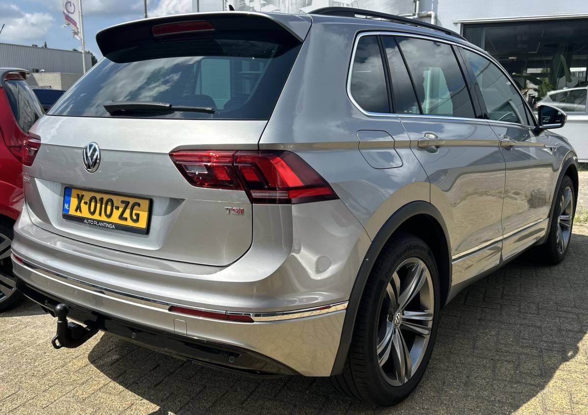 Volkswagen Tiguan Volkswagen Tiguan 1.4 TSI ACT R-Line Business R 150PK | AUTOMAAT | Elektrische Trekhaak | Adaptive Cruise Control | Navigatie | Parkeersensoren | 19 inch | Stoelverwarming | Climate Control | APK tot 14-03-2027 | 2 Sleutels |
