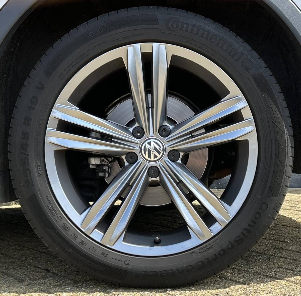 Volkswagen Tiguan Volkswagen Tiguan 1.4 TSI ACT R-Line Business R 150PK | AUTOMAAT | Elektrische Trekhaak | Adaptive Cruise Control | Navigatie | Parkeersensoren | 19 inch | Stoelverwarming | Climate Control | APK tot 14-03-2027 | 2 Sleutels |