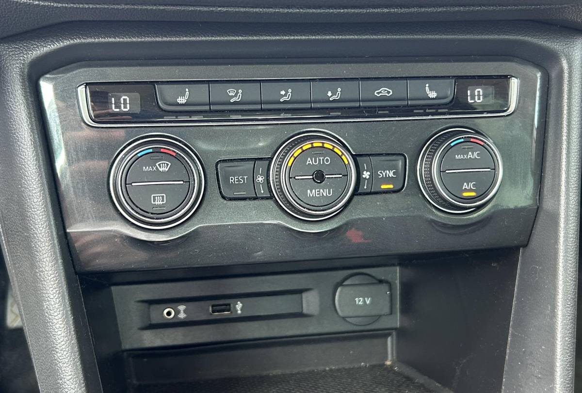 Volkswagen Tiguan Volkswagen Tiguan 1.4 TSI ACT R-Line Business R 150PK | AUTOMAAT | Elektrische Trekhaak | Adaptive Cruise Control | Navigatie | Parkeersensoren | 19 inch | Stoelverwarming | Climate Control | APK tot 14-03-2027 | 2 Sleutels |