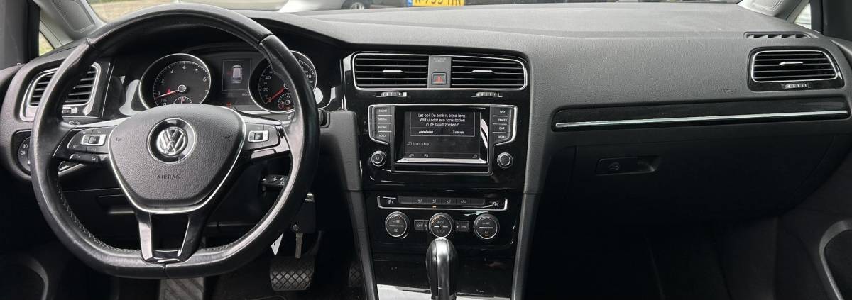Volkswagen Golf Volkswagen Golf Variant 1.2 TSI Highline | AUTOMAAT | Onderhoudshistorie | NL AUTO | NAP | Trekhaak | Sportstoelen met Alcatara Bekleding | Navigatie | Parkeersensoren Voor en Achter | Climate Control | Cruise Control | Lichtmetalen Velgen | 2 Sleutels | APK tot 22-04-2027 |