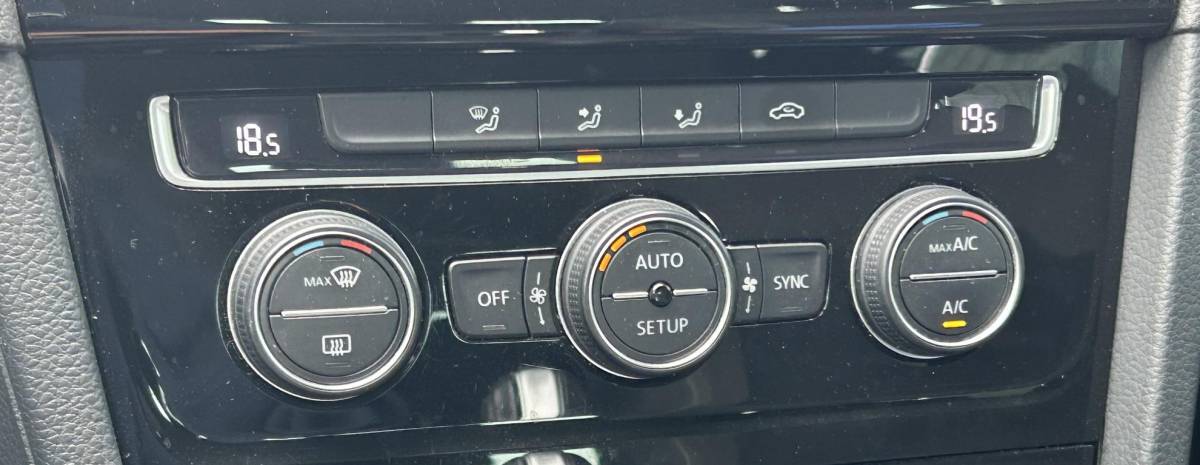 Volkswagen Golf Volkswagen Golf Variant 1.2 TSI Highline | AUTOMAAT | Onderhoudshistorie | NL AUTO | NAP | Trekhaak | Sportstoelen met Alcatara Bekleding | Navigatie | Parkeersensoren Voor en Achter | Climate Control | Cruise Control | Lichtmetalen Velgen | 2 Sleutels | APK tot 22-04-2027 |