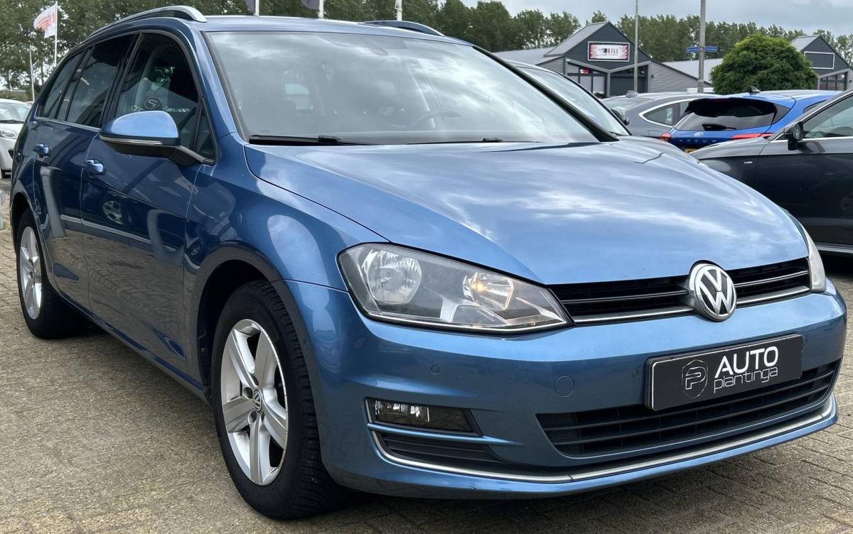 Volkswagen Golf Volkswagen Golf Variant 1.2 TSI Highline | AUTOMAAT | Onderhoudshistorie | NL AUTO | NAP | Trekhaak | Sportstoelen met Alcatara Bekleding | Navigatie | Parkeersensoren Voor en Achter | Climate Control | Cruise Control | Lichtmetalen Velgen | 2 Sleutels | APK tot 22-04-2027 |
