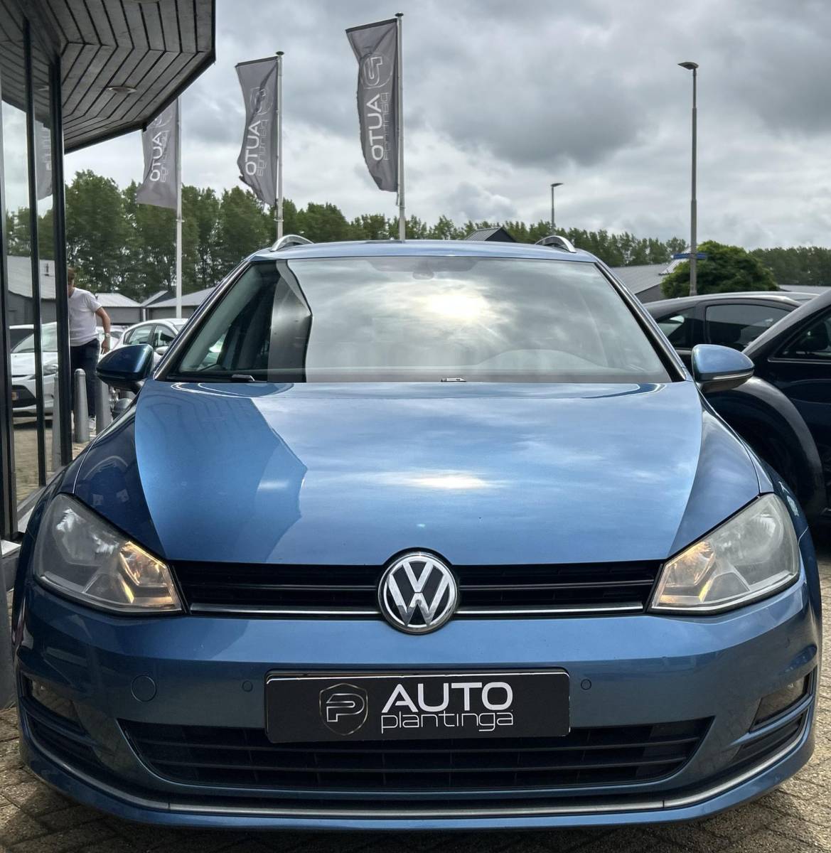 Volkswagen Golf Volkswagen Golf Variant 1.2 TSI Highline | AUTOMAAT | Onderhoudshistorie | NL AUTO | NAP | Trekhaak | Sportstoelen met Alcatara Bekleding | Navigatie | Parkeersensoren Voor en Achter | Climate Control | Cruise Control | Lichtmetalen Velgen | 2 Sleutels | APK tot 22-04-2027 |