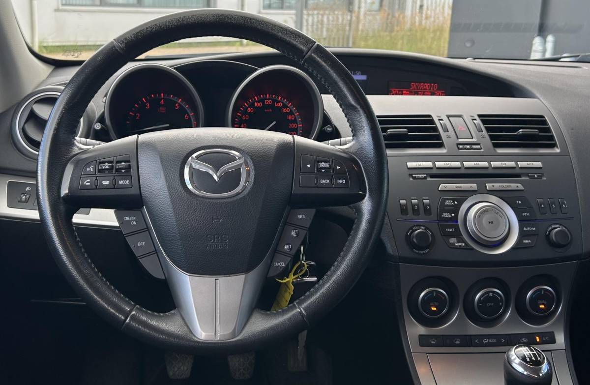 Mazda 3 Mazda 3 1.6 GT-M Line 105PK | 1e Eigenaar! | NL AUTO | Nieuwe APK | 5 Deurs | Cruise Control | Climate Control | Parkeersensoren | Armsteun |