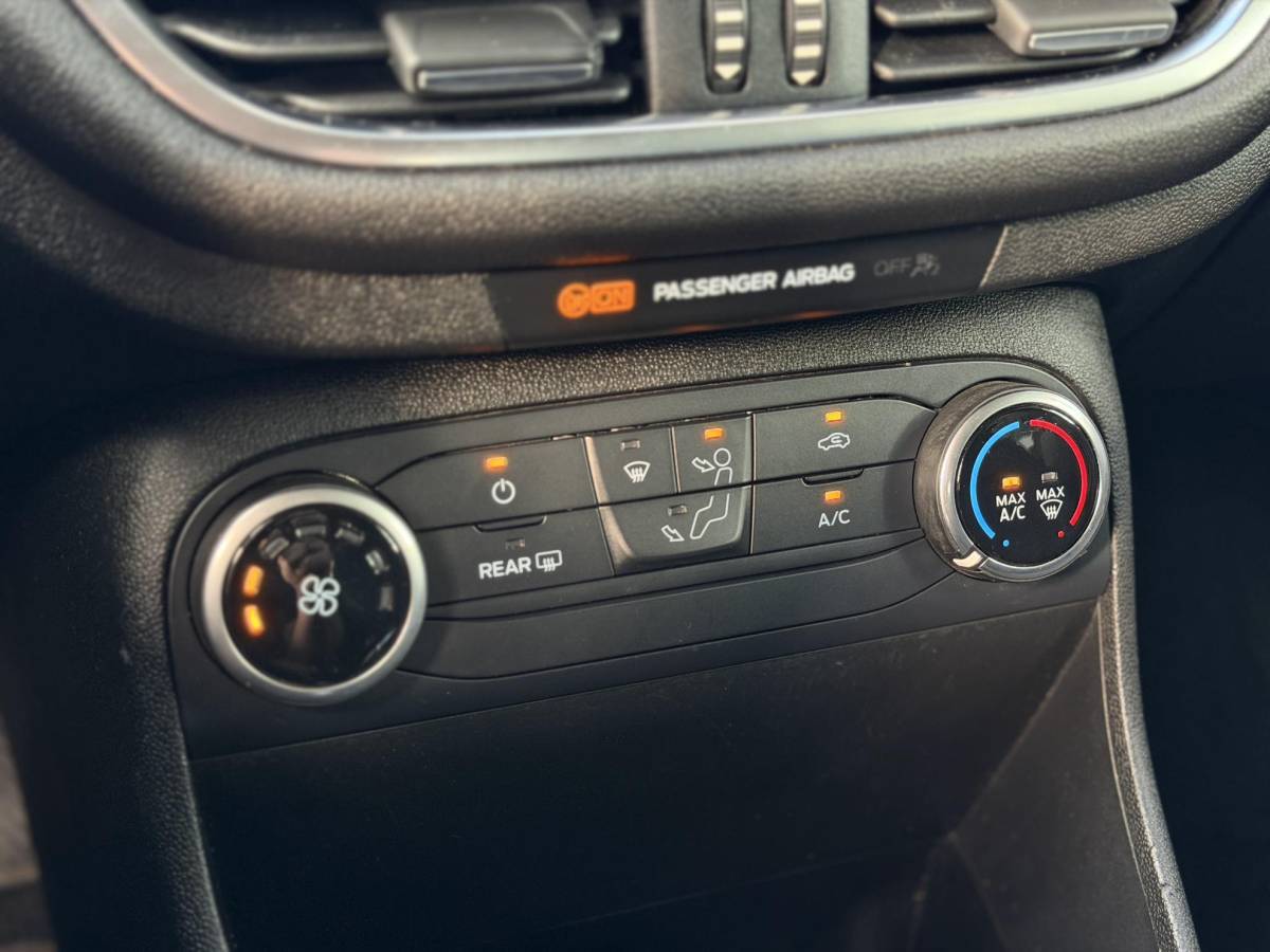 Ford Fiesta Ford Fiesta 1.0 EcoBoost Titanium 101PK | AUTOMAAT | Volledige Onderhoudshistorie | Carplay | Airco | Cruise Control | Lichtmetalen Velgen | Privacy Glass |