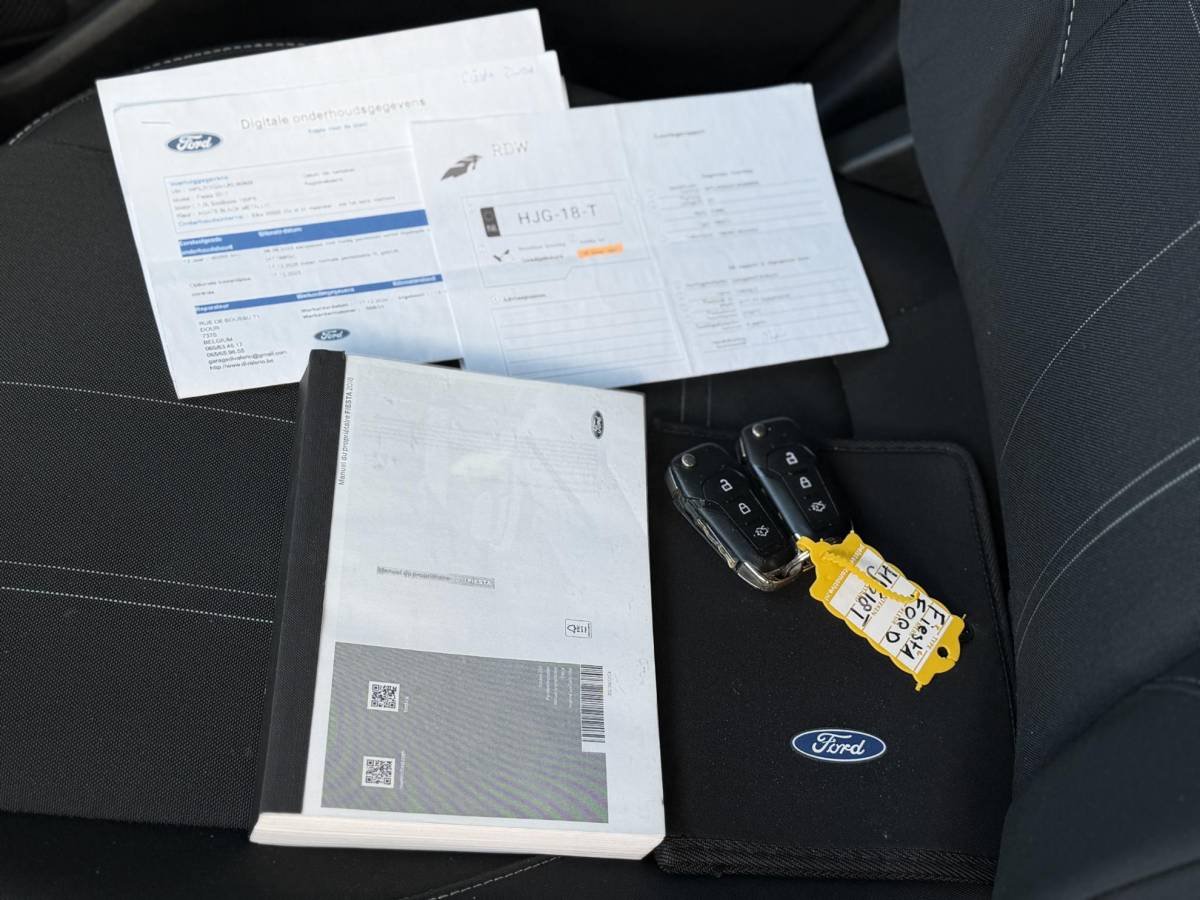 Ford Fiesta Ford Fiesta 1.0 EcoBoost Titanium 101PK | AUTOMAAT | Volledige Onderhoudshistorie | Carplay | Airco | Cruise Control | Lichtmetalen Velgen | Privacy Glass |