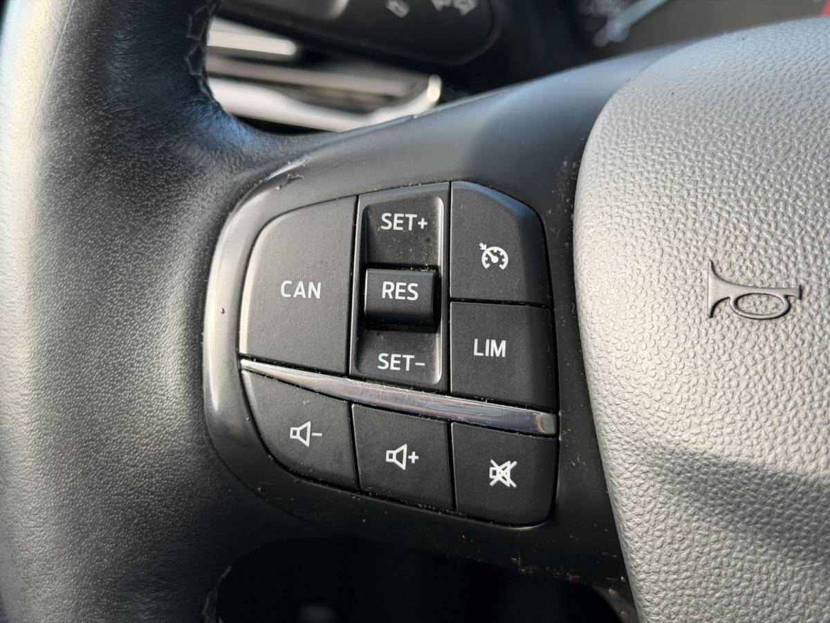 Ford Fiesta Ford Fiesta 1.0 EcoBoost Titanium 101PK | AUTOMAAT | Volledige Onderhoudshistorie | Carplay | Airco | Cruise Control | Lichtmetalen Velgen | Privacy Glass |