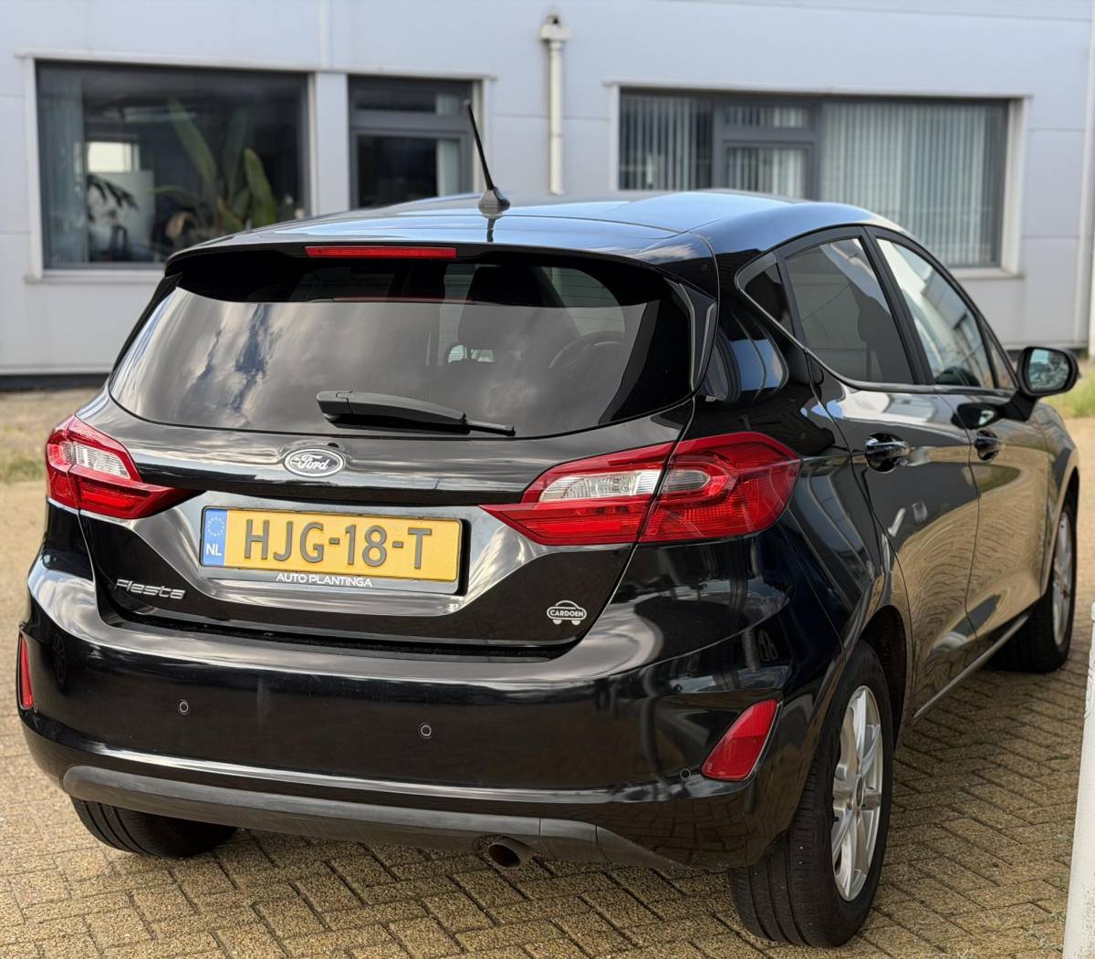 Ford Fiesta Ford Fiesta 1.0 EcoBoost Titanium 101PK | AUTOMAAT | Volledige Onderhoudshistorie | Carplay | Airco | Cruise Control | Lichtmetalen Velgen | Privacy Glass |