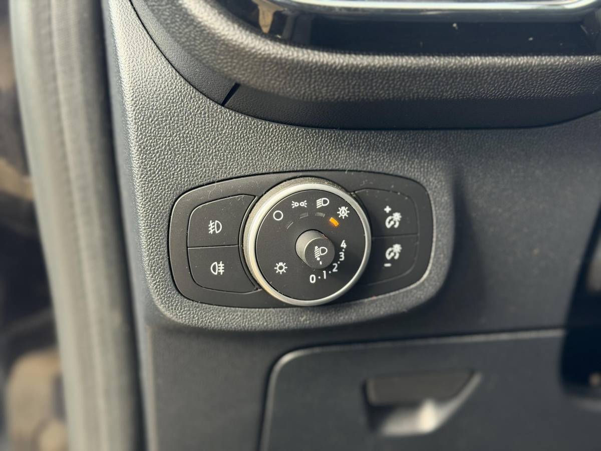 Ford Fiesta Ford Fiesta 1.0 EcoBoost Titanium 101PK | AUTOMAAT | Volledige Onderhoudshistorie | Carplay | Airco | Cruise Control | Lichtmetalen Velgen | Privacy Glass |