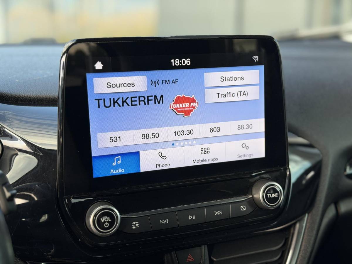 Ford Fiesta Ford Fiesta 1.0 EcoBoost Titanium 101PK | AUTOMAAT | Volledige Onderhoudshistorie | Carplay | Airco | Cruise Control | Lichtmetalen Velgen | Privacy Glass |