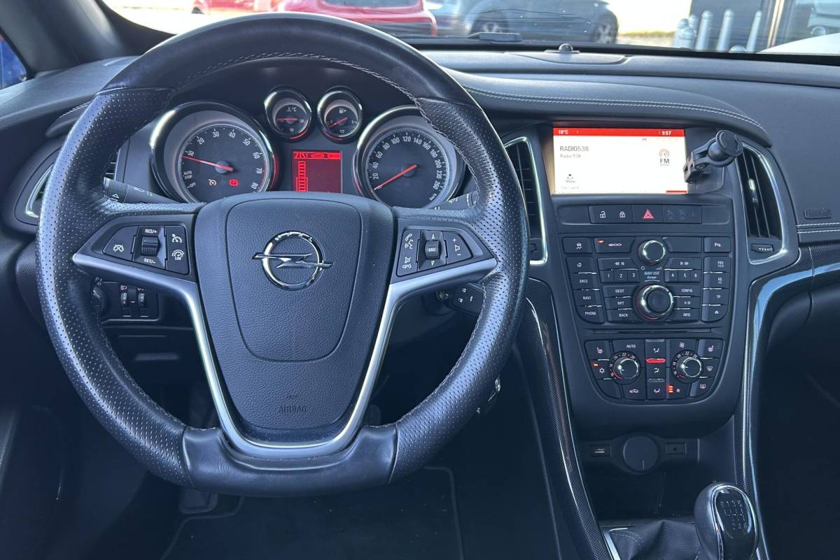 Opel Cascada Opel Cascada 1.4 Turbo ecoFLEX Cosmo 140PK | Zeer Nette Staat! | NL AUTO | CABRIO | Onderhoudshistorie | Luxe Stoelen | Achteruitrijcamera | Stoelverwarming | 19 Inch | Lederen Bekleding | Parkeersensoren Voor en Achter | Bi-Xenon | Navigatie | Climate Control | 2 Sleutels |